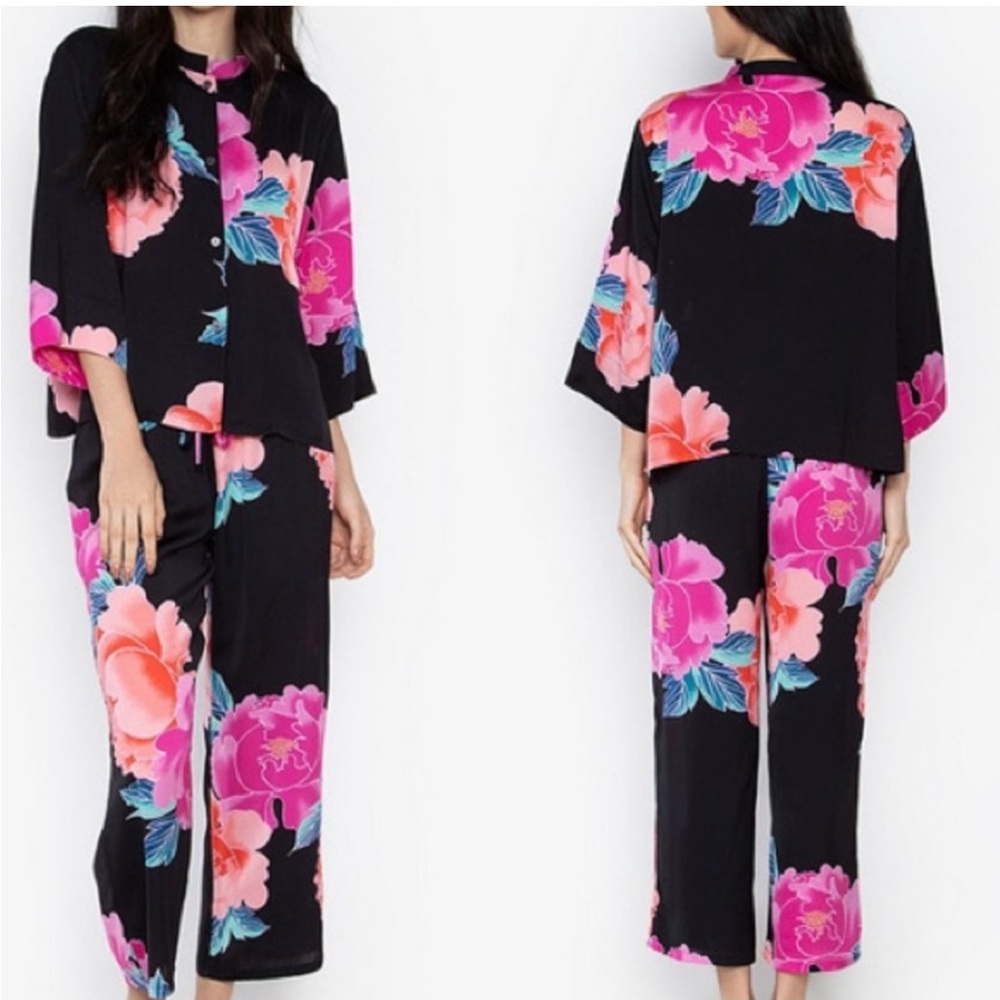 Natori Floral Style Women’s Pajama Set Size Medium